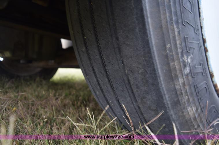 image for item L5980 1995 International 9500 grain truck