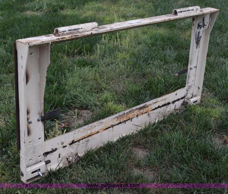 Bish header adapter in Jamestown, KS Item L5981 sold Purple Wave