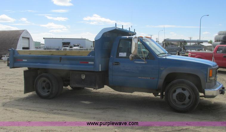 image for item A8858 1998 GMC Sierra 3500HD SL flatbed pickup truck
