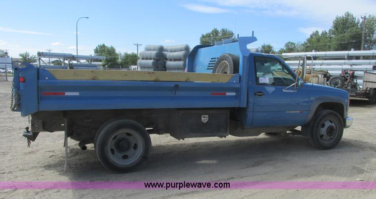 image for item A8858 1998 GMC Sierra 3500HD SL flatbed pickup truck
