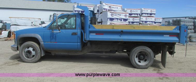 image for item A8858 1998 GMC Sierra 3500HD SL flatbed pickup truck