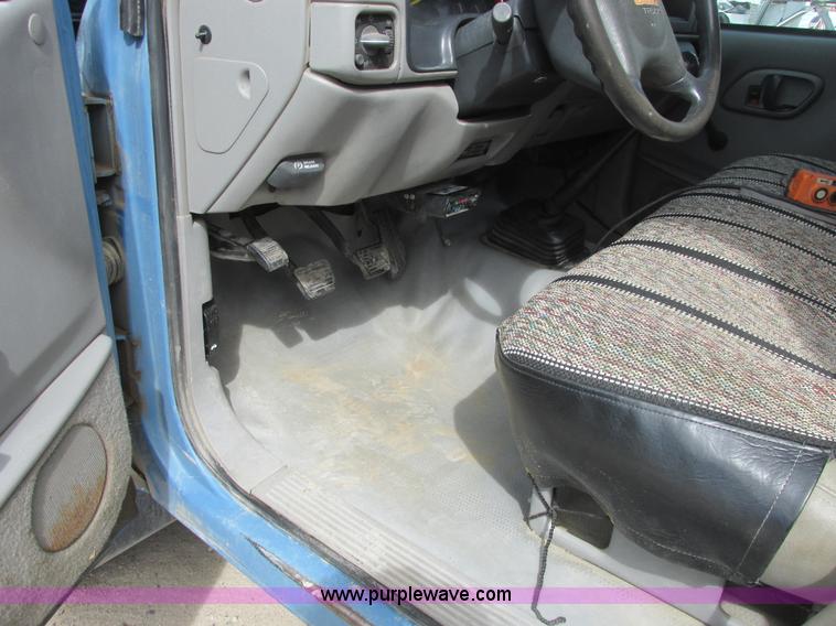 image for item A8858 1998 GMC Sierra 3500HD SL flatbed pickup truck