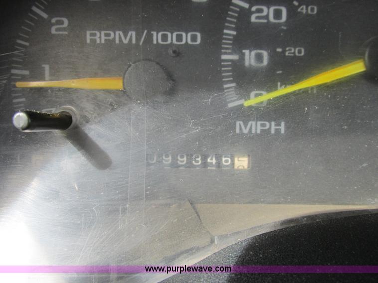 image for item A8858 1998 GMC Sierra 3500HD SL flatbed pickup truck