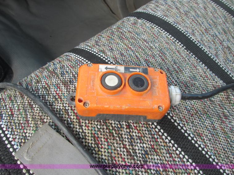 image for item A8858 1998 GMC Sierra 3500HD SL flatbed pickup truck