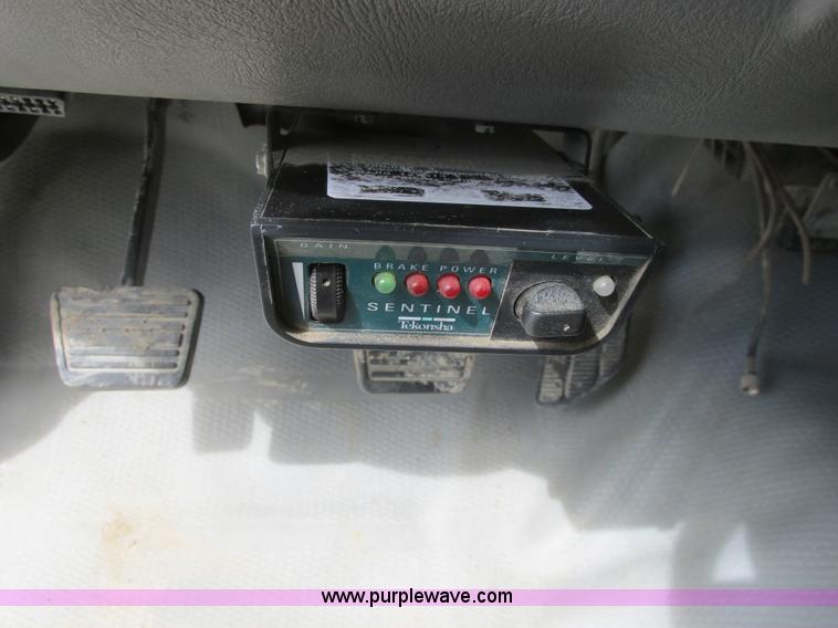 image for item A8858 1998 GMC Sierra 3500HD SL flatbed pickup truck