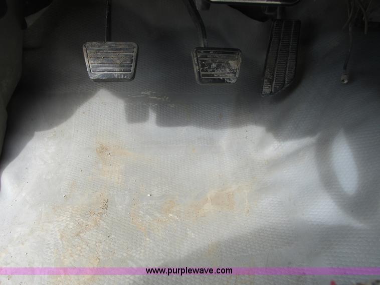 image for item A8858 1998 GMC Sierra 3500HD SL flatbed pickup truck