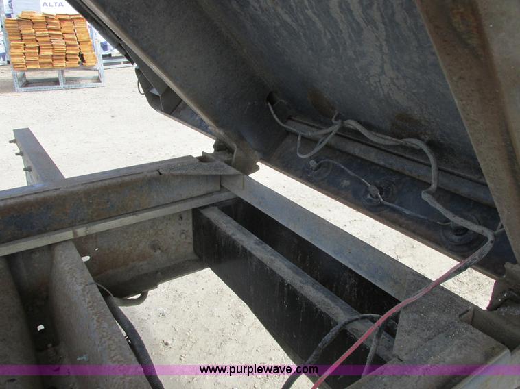 image for item A8858 1998 GMC Sierra 3500HD SL flatbed pickup truck