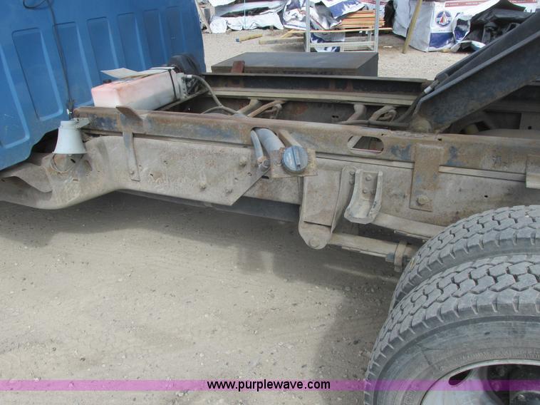 image for item A8858 1998 GMC Sierra 3500HD SL flatbed pickup truck