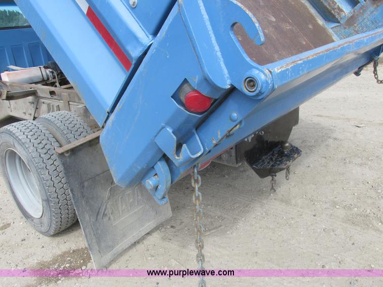 image for item A8858 1998 GMC Sierra 3500HD SL flatbed pickup truck