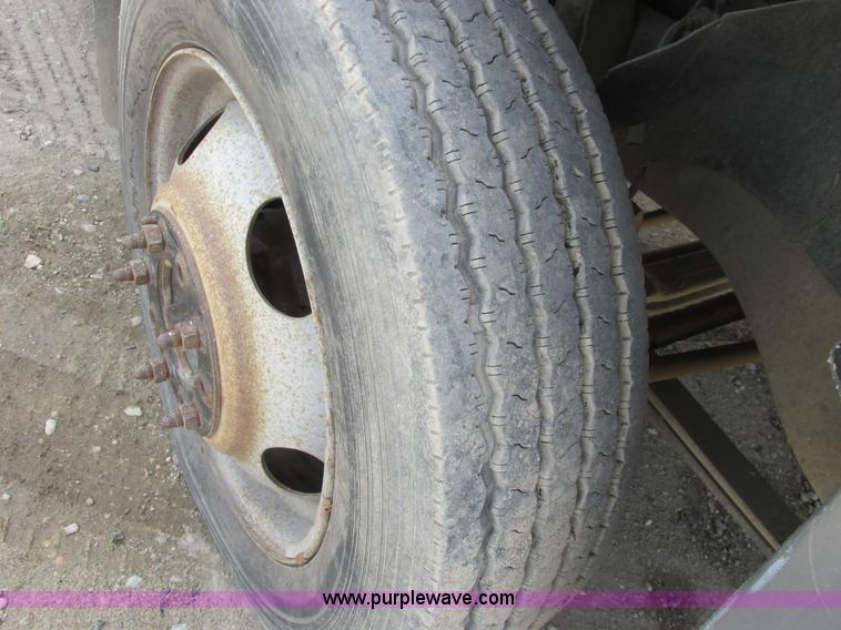 image for item A8859 1998 GMC Sierra 3500HD SL flatbed pickup truck