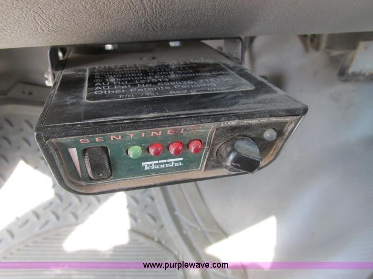 image for item A8859 1998 GMC Sierra 3500HD SL flatbed pickup truck