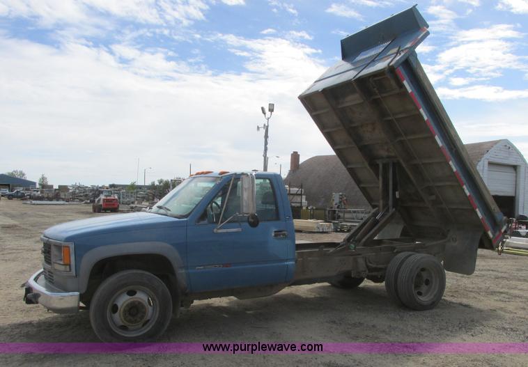image for item A8859 1998 GMC Sierra 3500HD SL flatbed pickup truck
