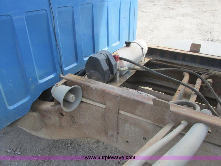 image for item A8859 1998 GMC Sierra 3500HD SL flatbed pickup truck