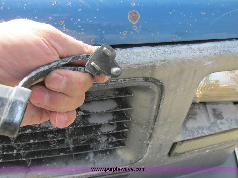 image for item A8859 1998 GMC Sierra 3500HD SL flatbed pickup truck