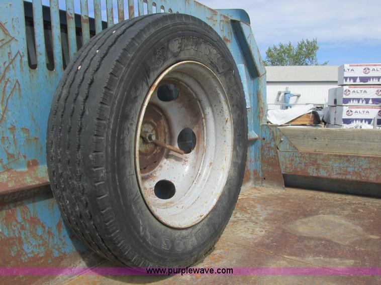 image for item A8859 1998 GMC Sierra 3500HD SL flatbed pickup truck