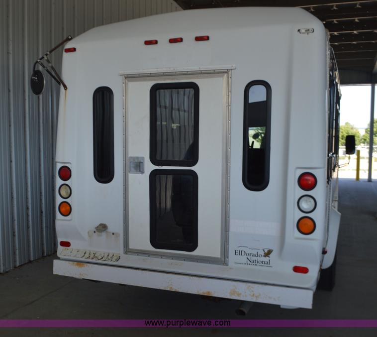 image for item AX9247 2006 Ford E350 Super Duty bus