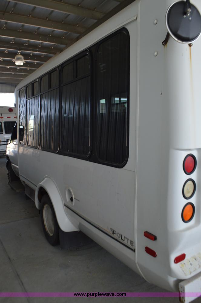 image for item AX9247 2006 Ford E350 Super Duty bus