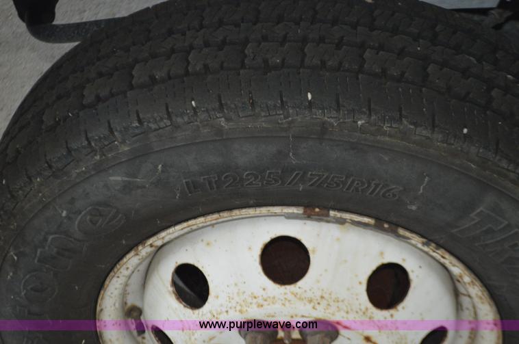 image for item AX9247 2006 Ford E350 Super Duty bus