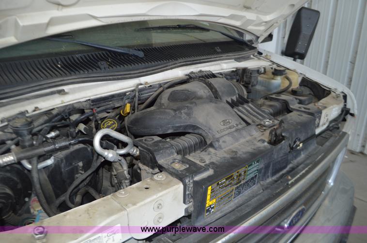 image for item AX9247 2006 Ford E350 Super Duty bus