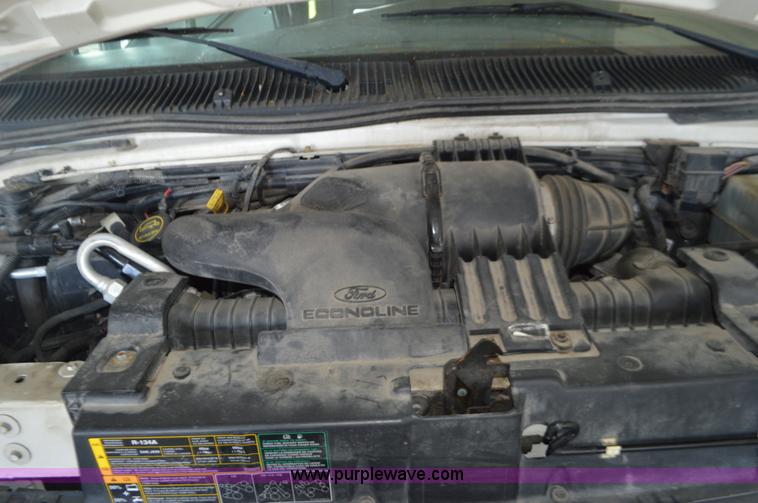 image for item AX9247 2006 Ford E350 Super Duty bus