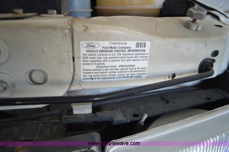 image for item AX9247 2006 Ford E350 Super Duty bus