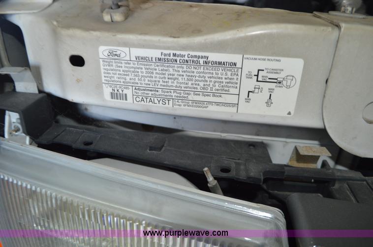 image for item AX9247 2006 Ford E350 Super Duty bus