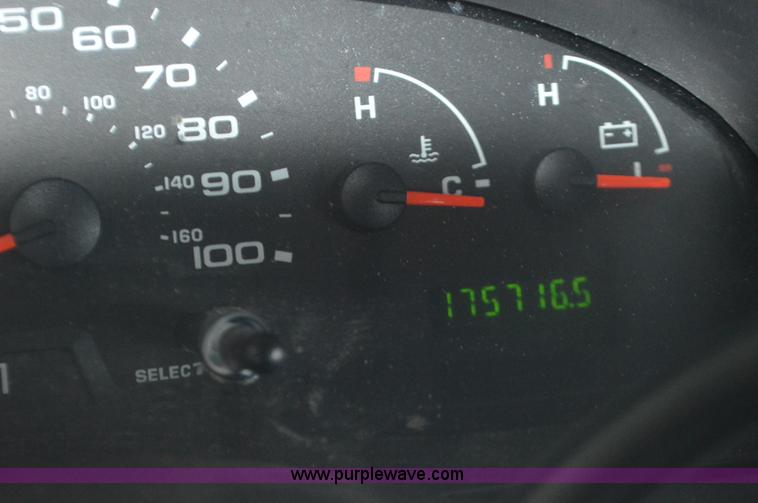 image for item AX9247 2006 Ford E350 Super Duty bus