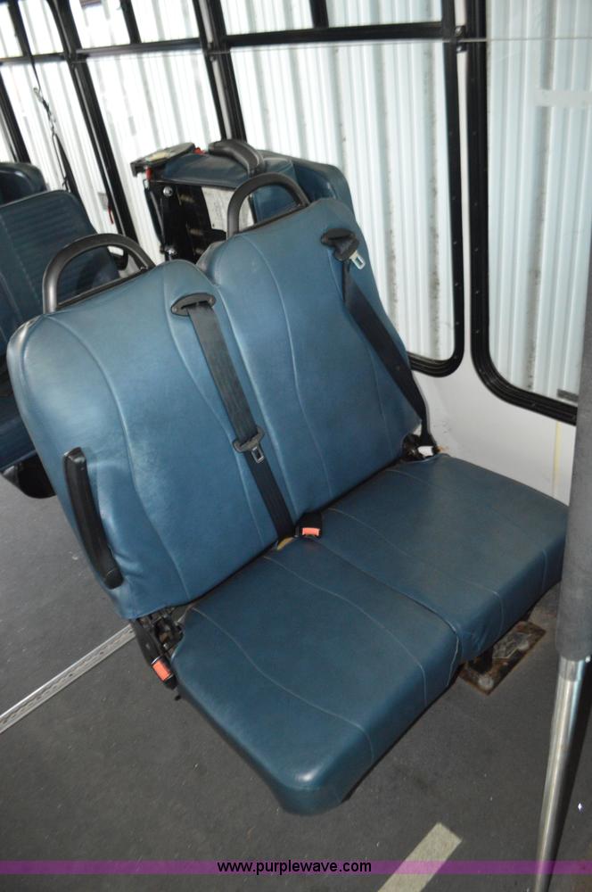 image for item AX9247 2006 Ford E350 Super Duty bus