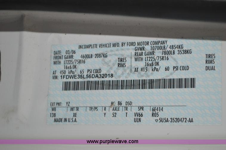 image for item AX9247 2006 Ford E350 Super Duty bus