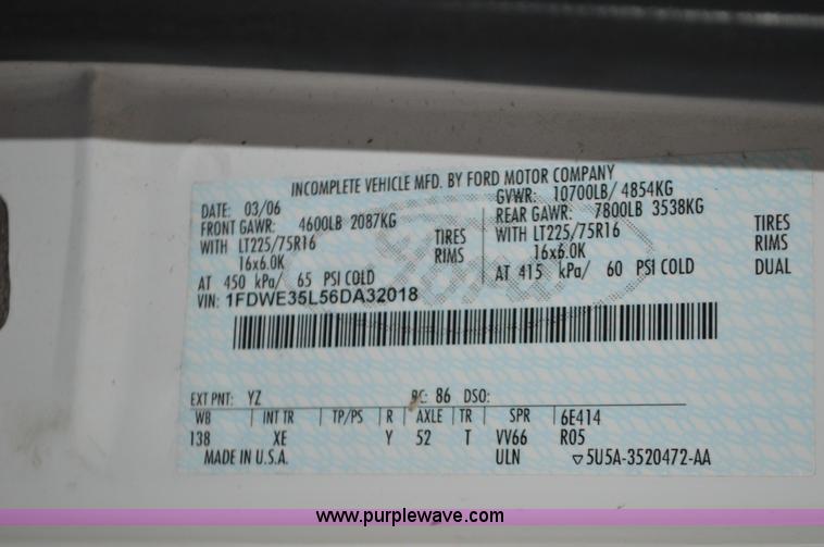 image for item AX9247 2006 Ford E350 Super Duty bus