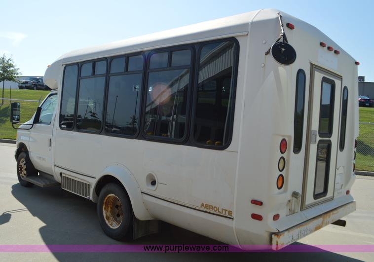 image for item AX9248 2006 Ford E350 Super Duty bus