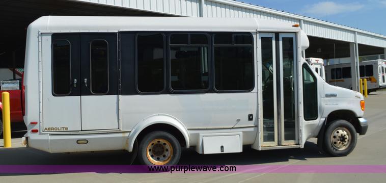 image for item AX9248 2006 Ford E350 Super Duty bus