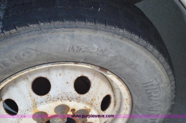 image for item AX9248 2006 Ford E350 Super Duty bus