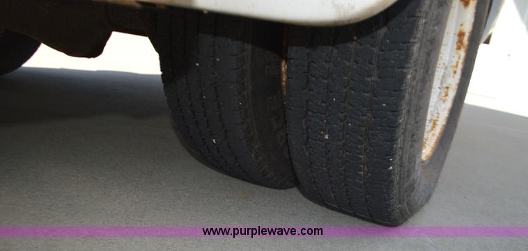 image for item AX9248 2006 Ford E350 Super Duty bus