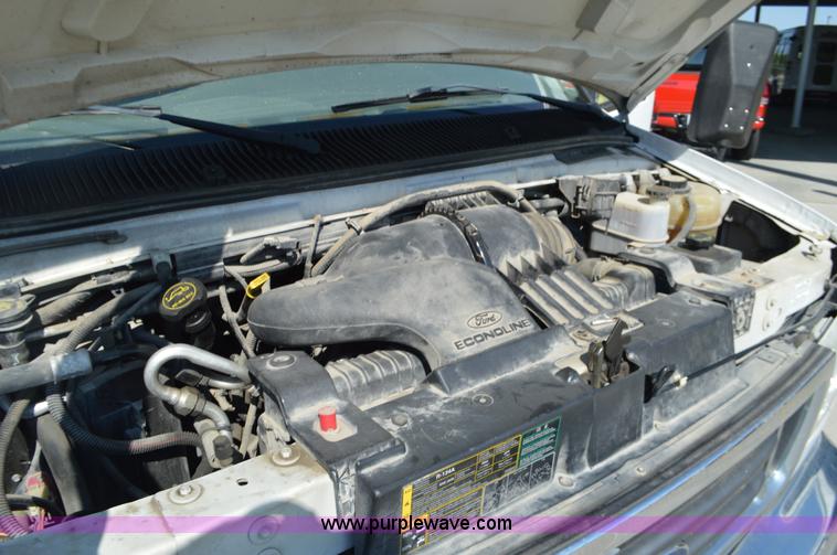 image for item AX9248 2006 Ford E350 Super Duty bus