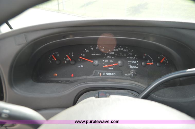 image for item AX9248 2006 Ford E350 Super Duty bus