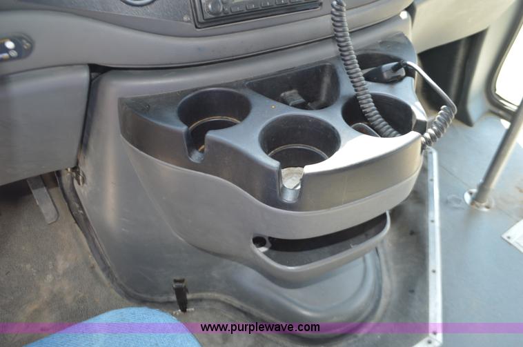 image for item AX9248 2006 Ford E350 Super Duty bus