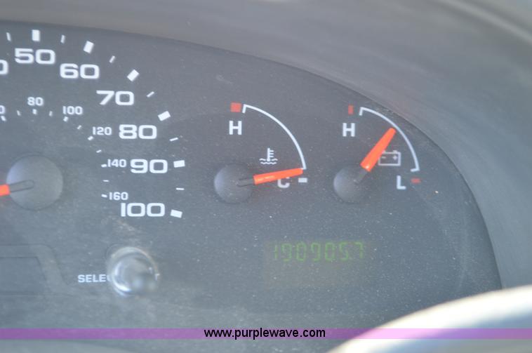 image for item AX9248 2006 Ford E350 Super Duty bus