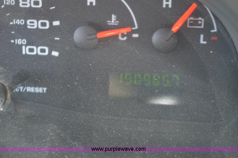 image for item AX9248 2006 Ford E350 Super Duty bus