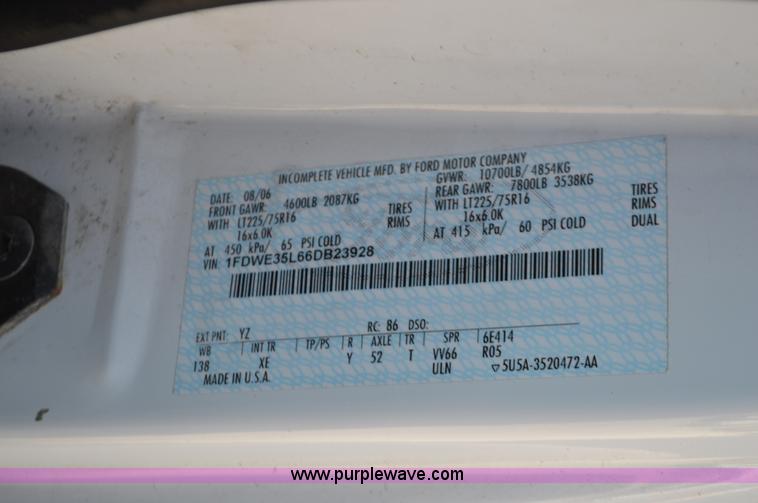 image for item AX9248 2006 Ford E350 Super Duty bus