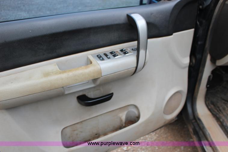 image for item F7961 2007 Chevrolet Silverado 1500 LT Crew Cab pickup truck