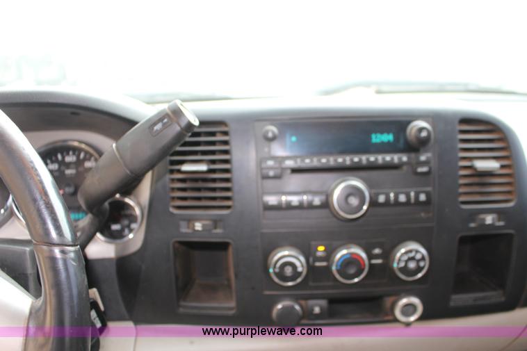 image for item F7961 2007 Chevrolet Silverado 1500 LT Crew Cab pickup truck