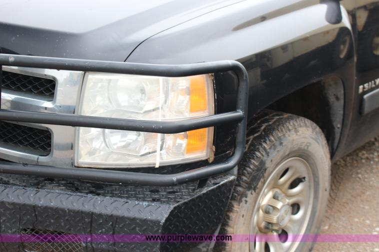 image for item F7961 2007 Chevrolet Silverado 1500 LT Crew Cab pickup truck