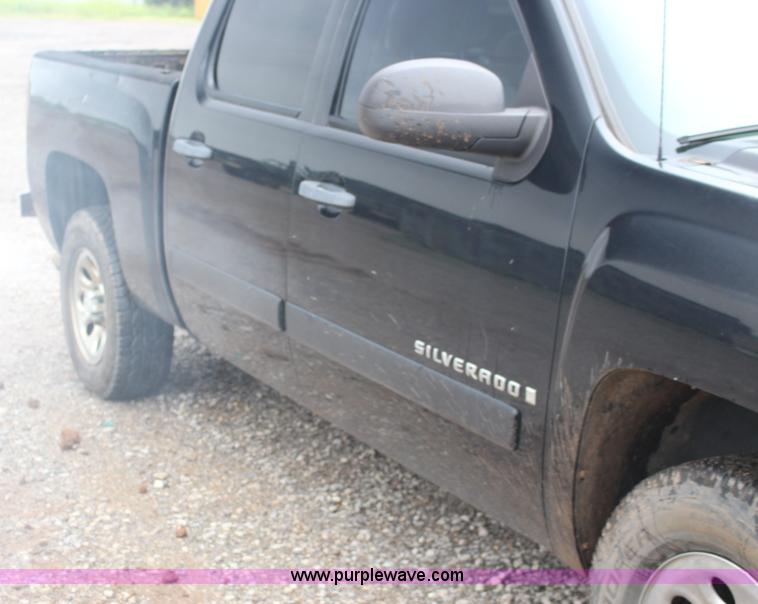 image for item F7961 2007 Chevrolet Silverado 1500 LT Crew Cab pickup truck
