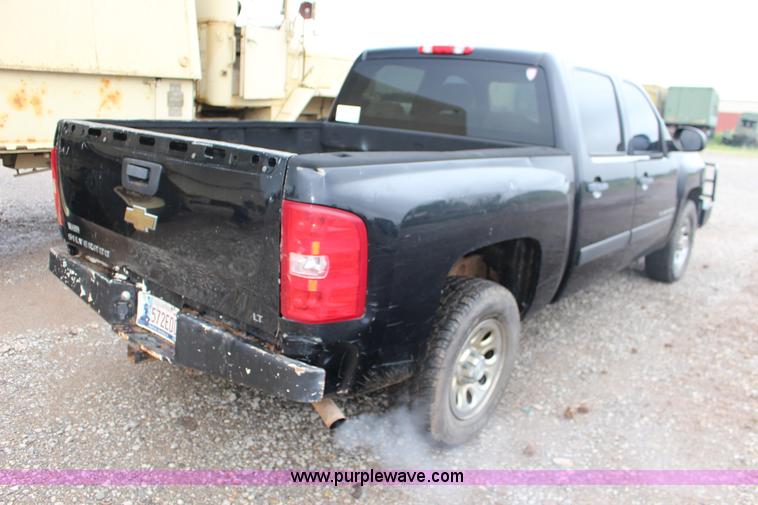image for item F7961 2007 Chevrolet Silverado 1500 LT Crew Cab pickup truck