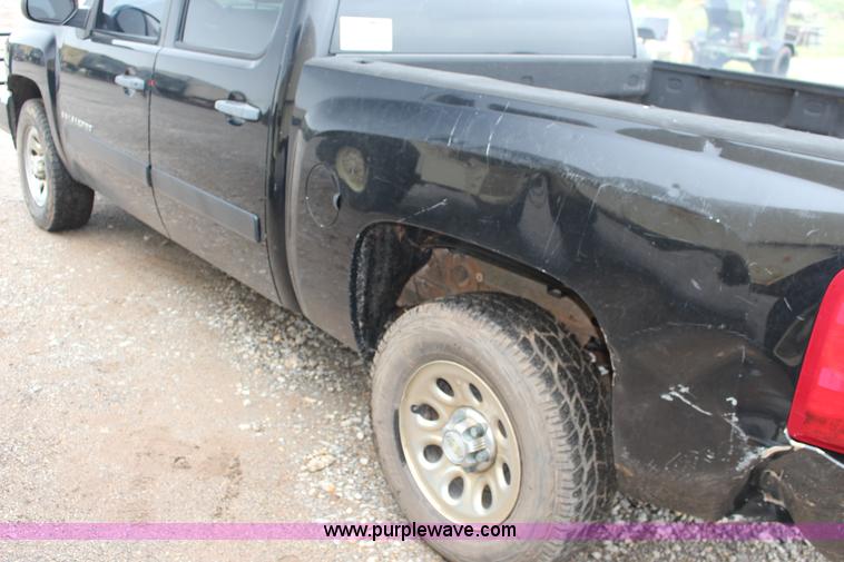 image for item F7961 2007 Chevrolet Silverado 1500 LT Crew Cab pickup truck