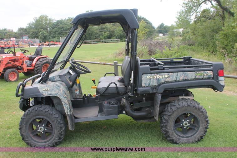 image for item H8149 2011 John Deere Gator 825i UTV