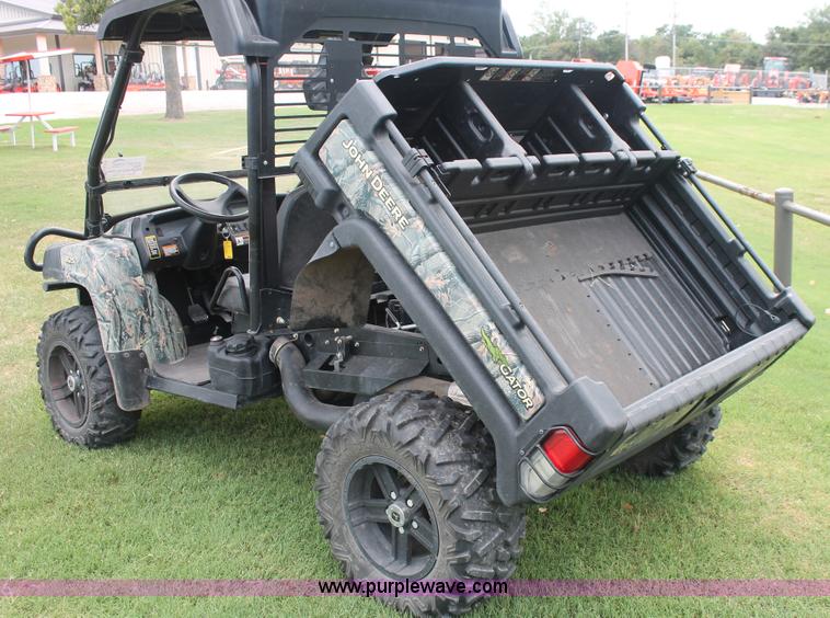 image for item H8149 2011 John Deere Gator 825i UTV