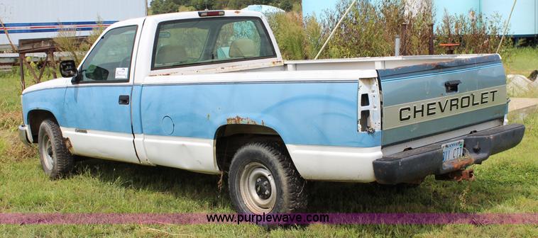 image for item J3671 1994 Chevrolet 1500 pickup truck