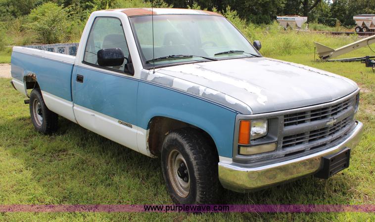 image for item J3671 1994 Chevrolet 1500 pickup truck